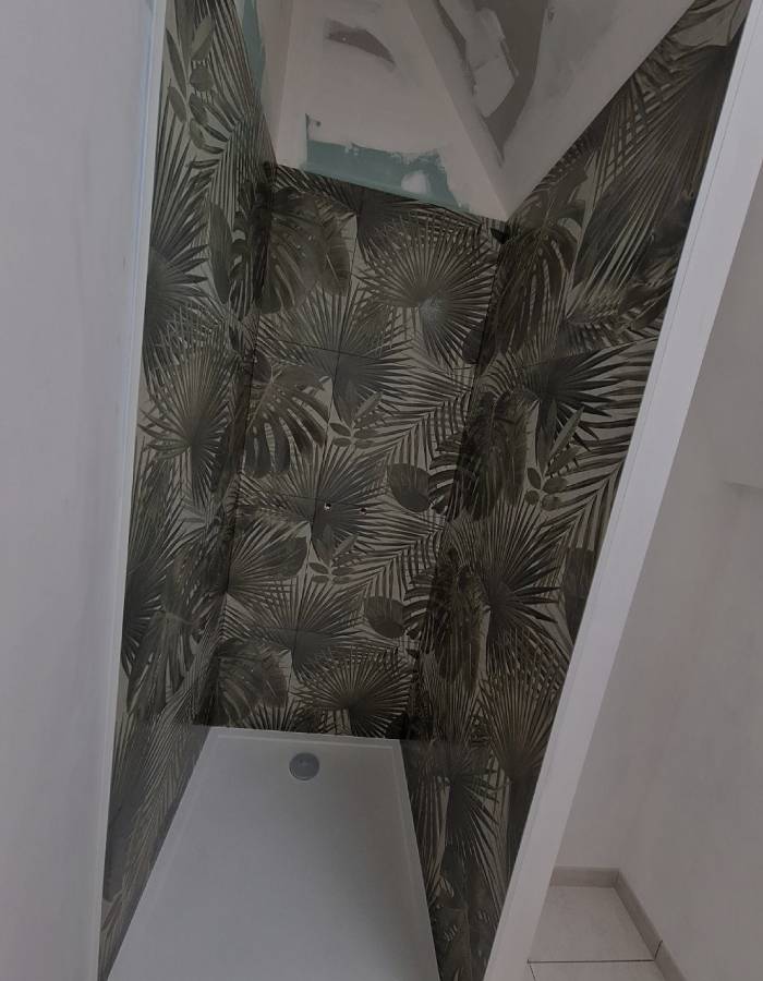Faïence murale pour salle de bain moderne à Guérande
